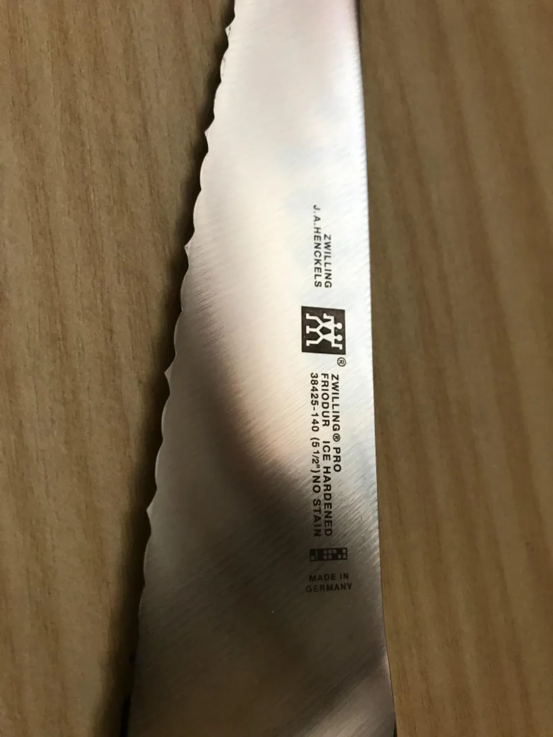 Zwilling Pro Compact coltello cuoco seghettato 14 cm