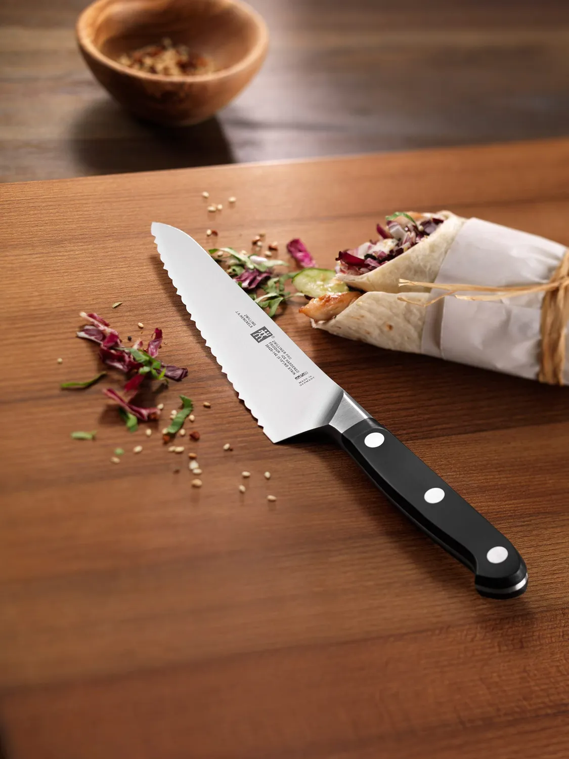 Zwilling Pro Compact coltello cuoco seghettato 14 cm