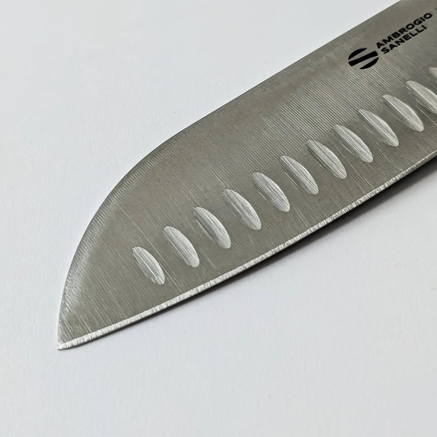 Sanelli Maitre Santoku coltello alveolato 18 cm inox