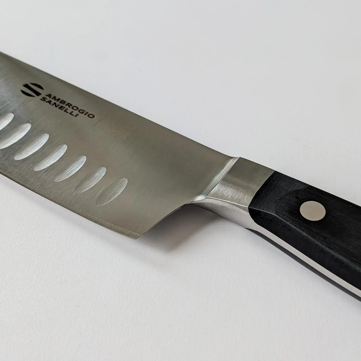 Sanelli Maitre Santoku coltello alveolato 18 cm inox