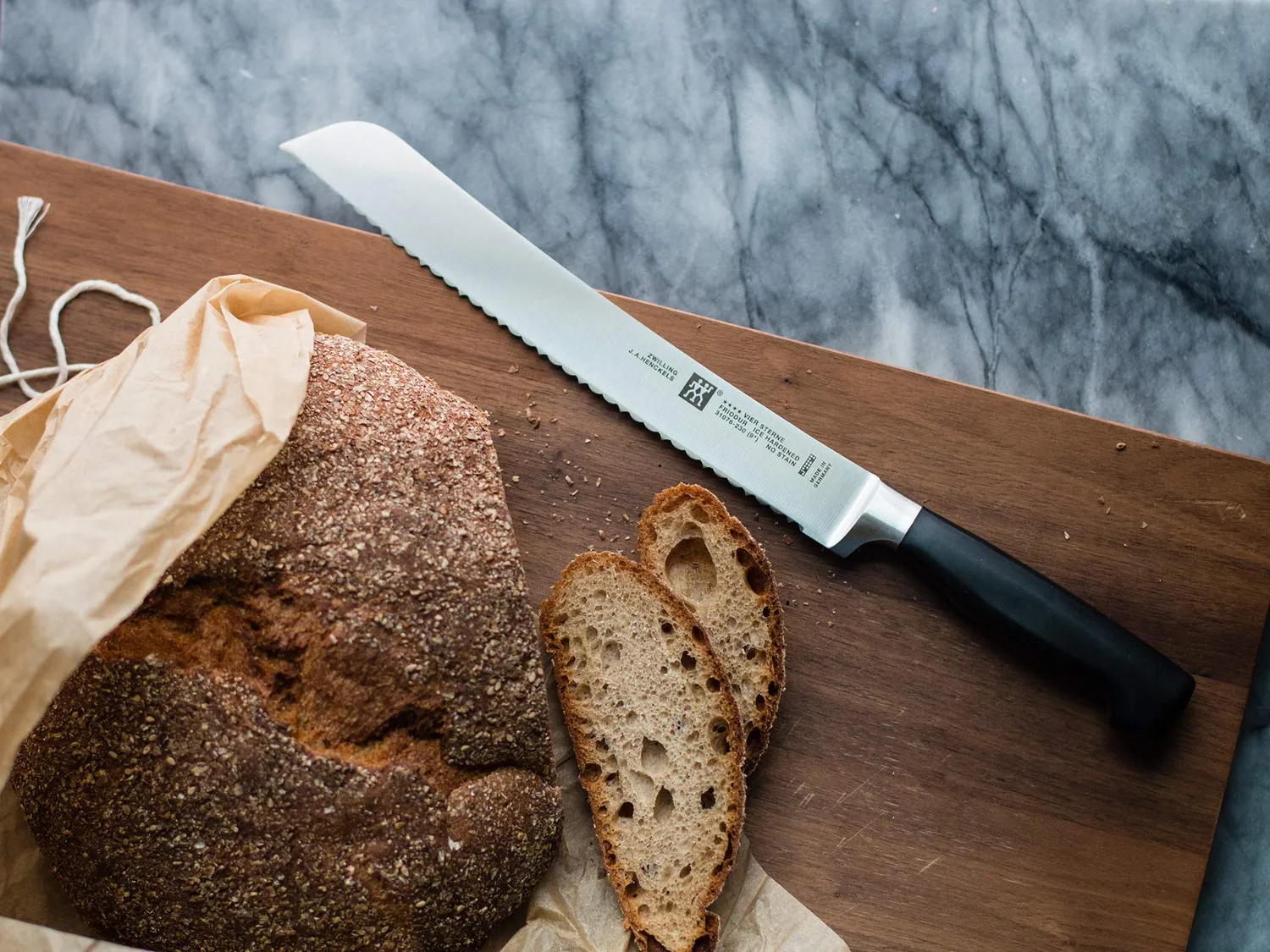 Zwilling Four Star coltello pane 22,9 cm dentato