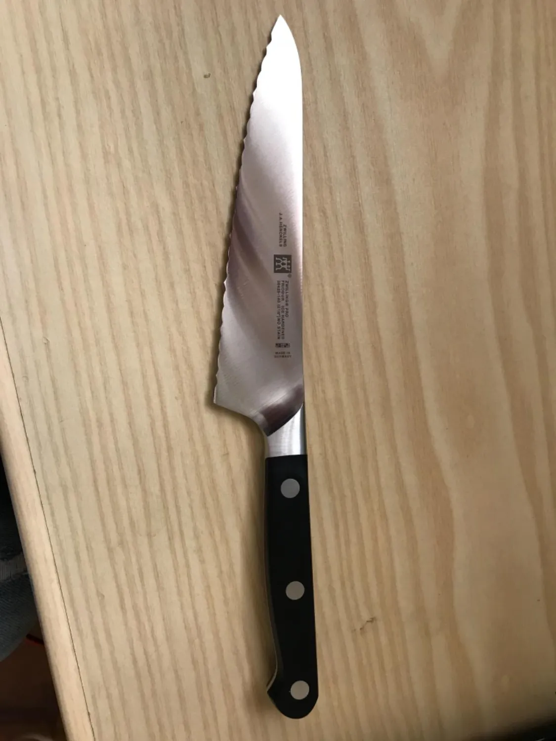 Zwilling Pro Compact coltello cuoco seghettato 14 cm