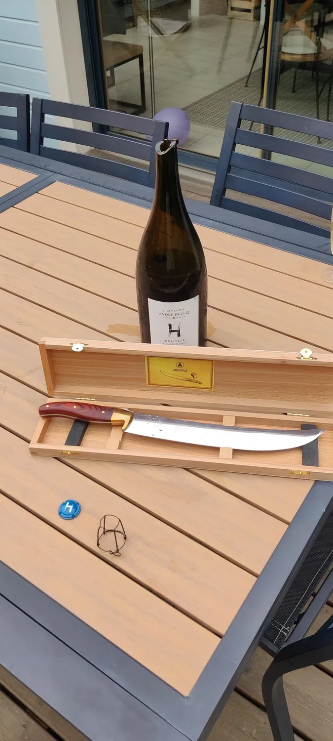 Laguiole en Aubrac sciabola champagne legno pakka marrone