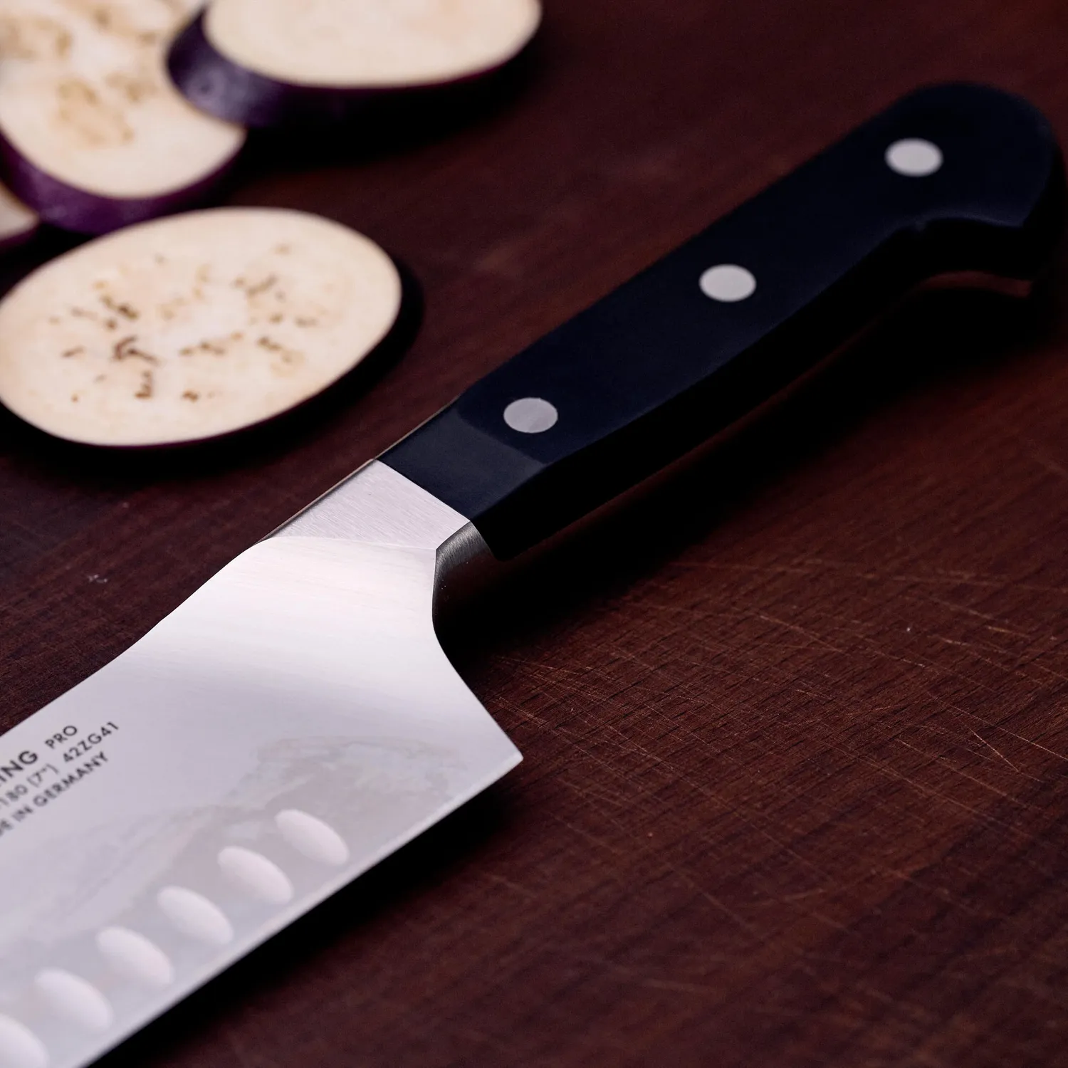 Zwilling Pro coltello santoku 18 cm alveolato inox