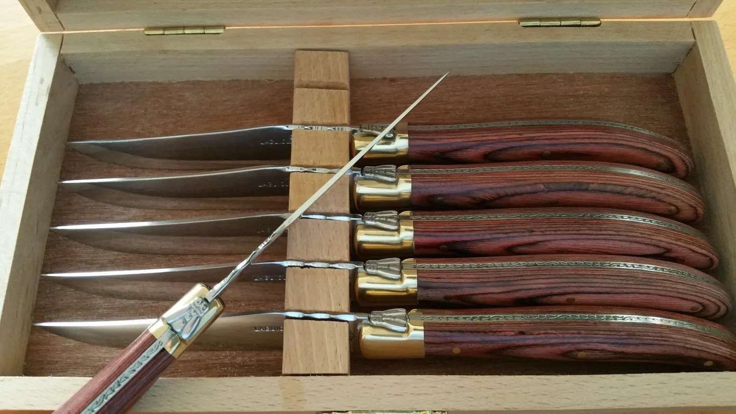 Laguiole set 6 coltelli bistecca manico legno scatola