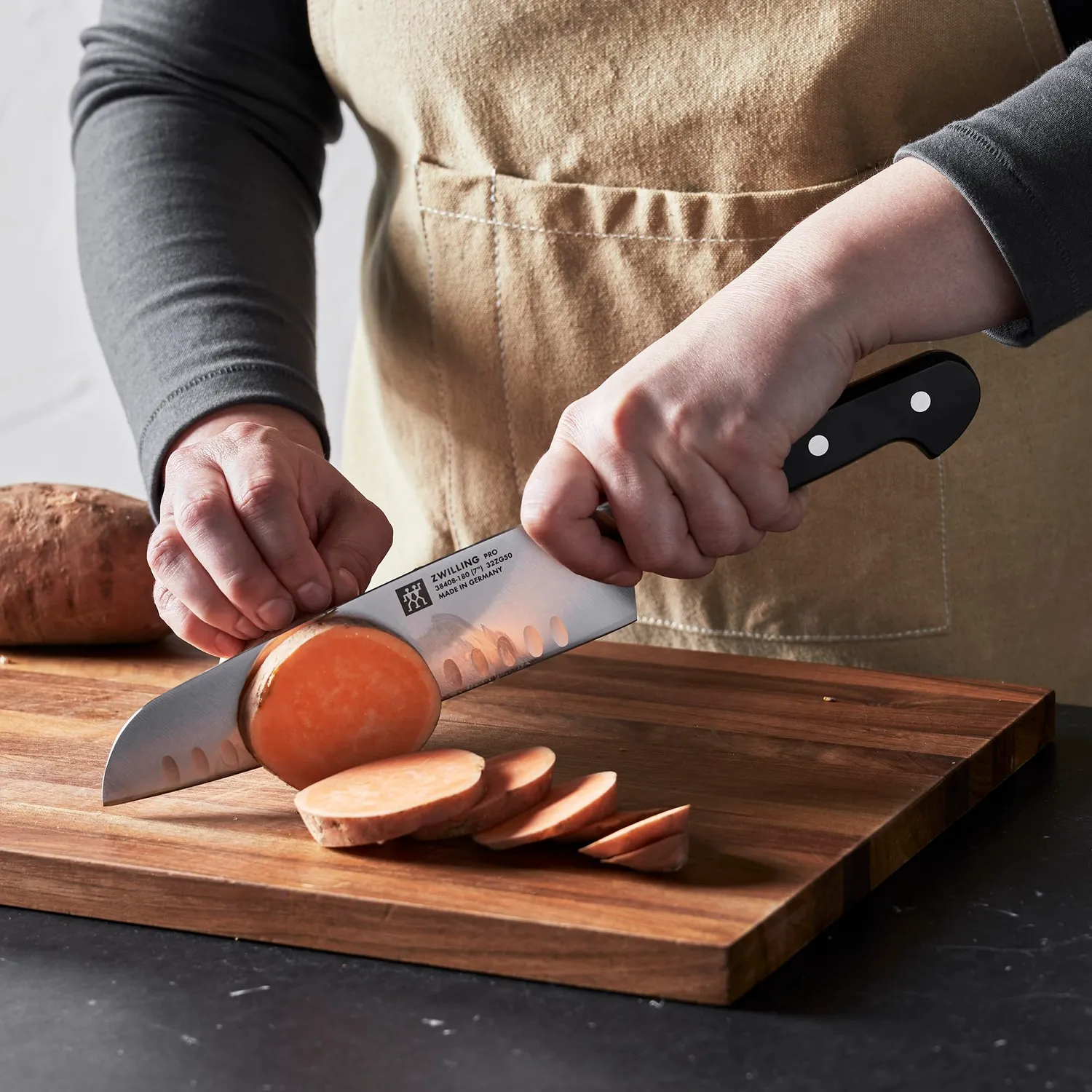Zwilling Pro coltello santoku 18 cm alveolato inox