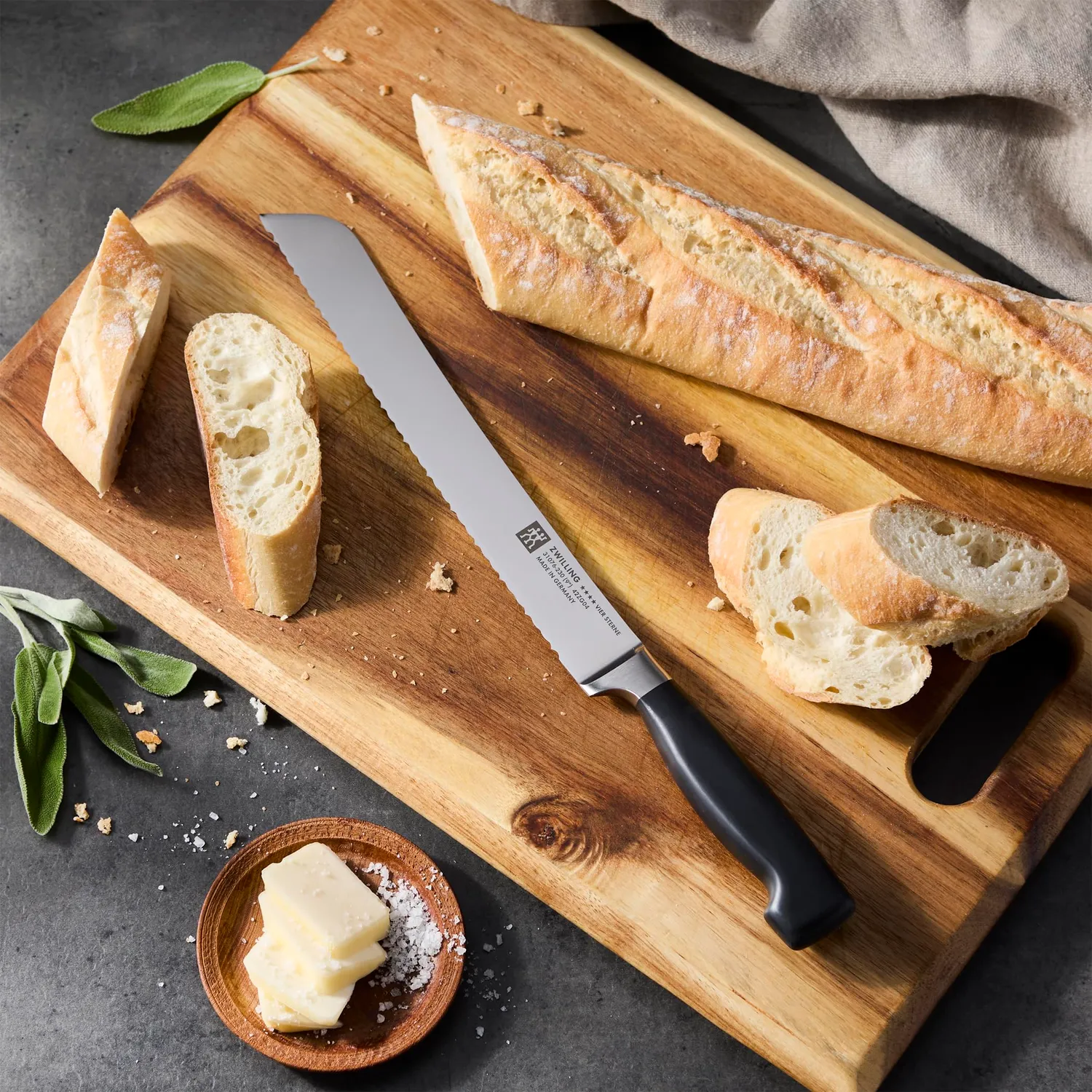 Zwilling Four Star coltello pane 22,9 cm dentato