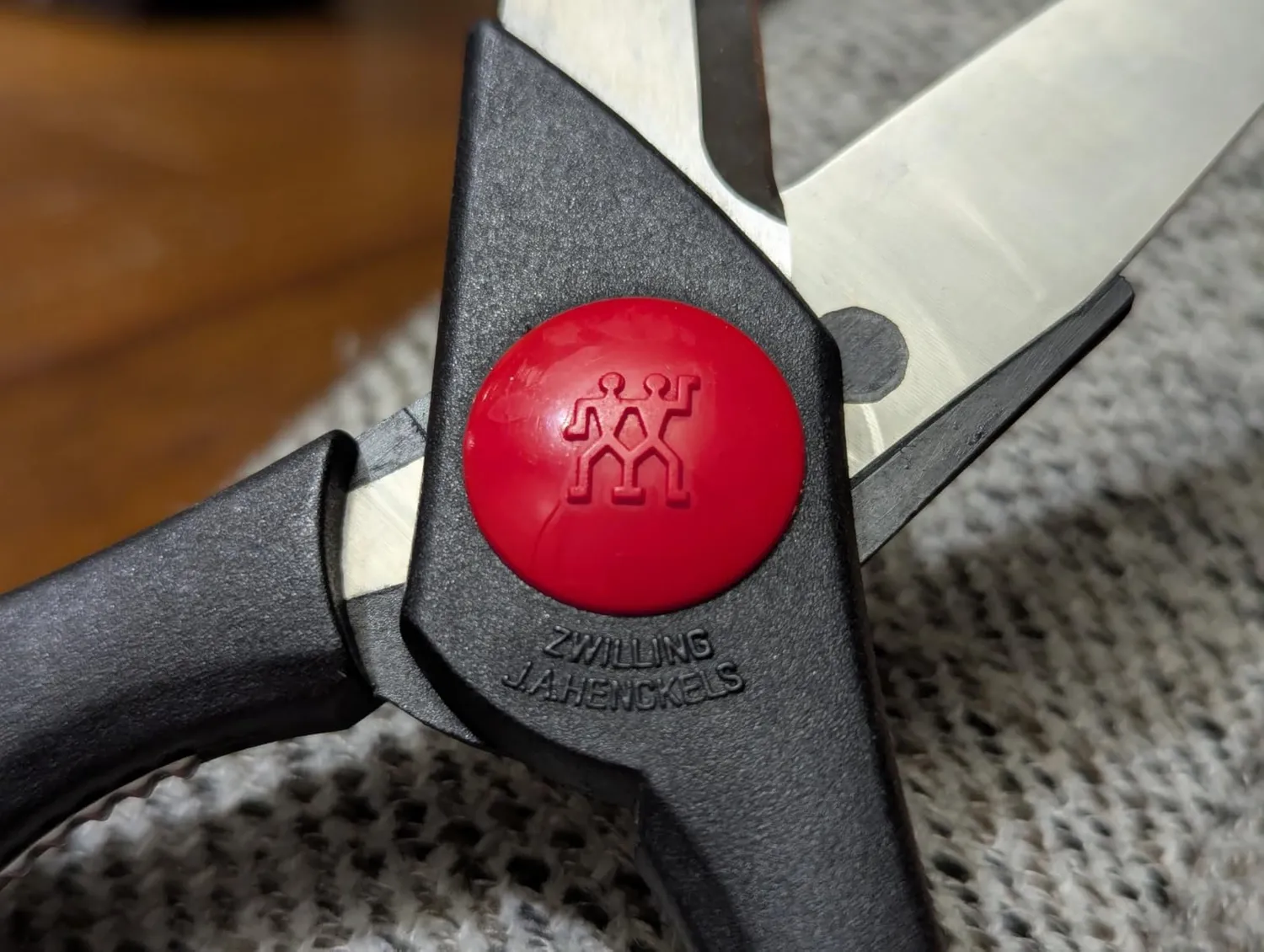 Zwilling forbici cucina inox nere microdentate apribottiglie